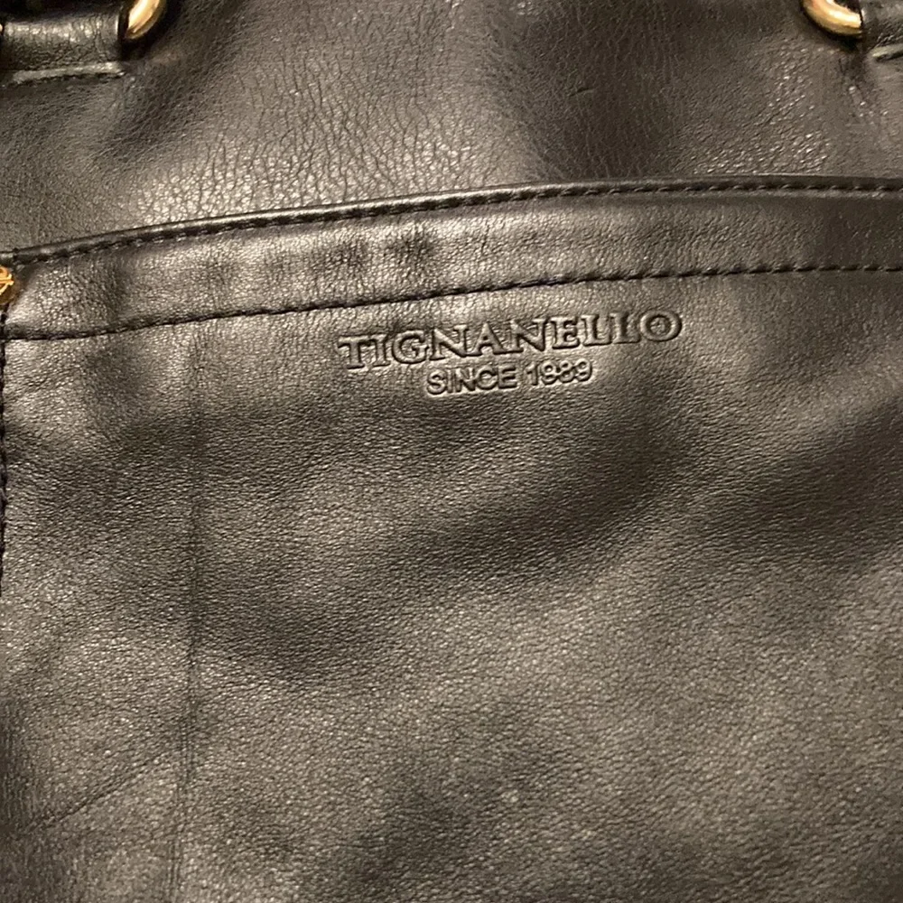 TIGNANELLO NAVY PURSE. LIKE NEW. SOFT LEATHER. ROOMY. MANY COMPARTMENTS! CLEAN!! - Picture 3 of 16
